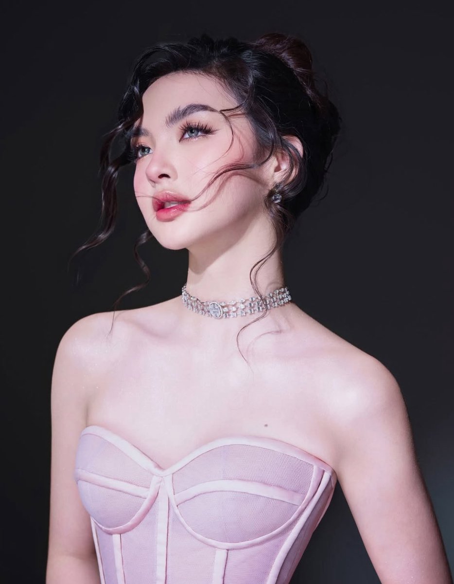 Kai Montinola simultaneously occupies the entire top seven on iTunes PH chart with songs from 'Kaileidoscope'.