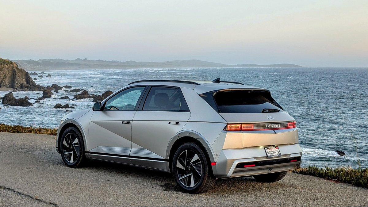 tnkgrl's tweet image. 1/2 The @Hyundai #Ioniq5 has always been a great EV, but for 2025, it's even better... It delivers small but meaningful hardware and software tweaks (like a #NACS charging port, better climate controls, a 3-spoke steering wheel) plus better range and efficiency.
