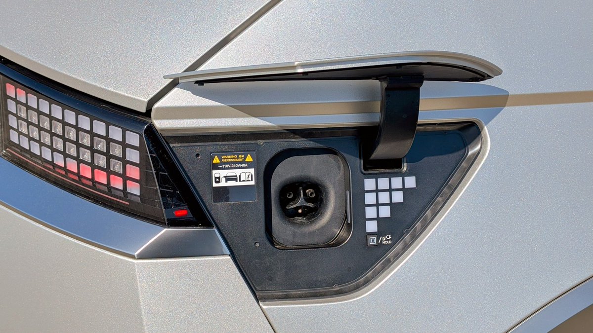 tnkgrl's tweet image. 1/2 The @Hyundai #Ioniq5 has always been a great EV, but for 2025, it's even better... It delivers small but meaningful hardware and software tweaks (like a #NACS charging port, better climate controls, a 3-spoke steering wheel) plus better range and efficiency.