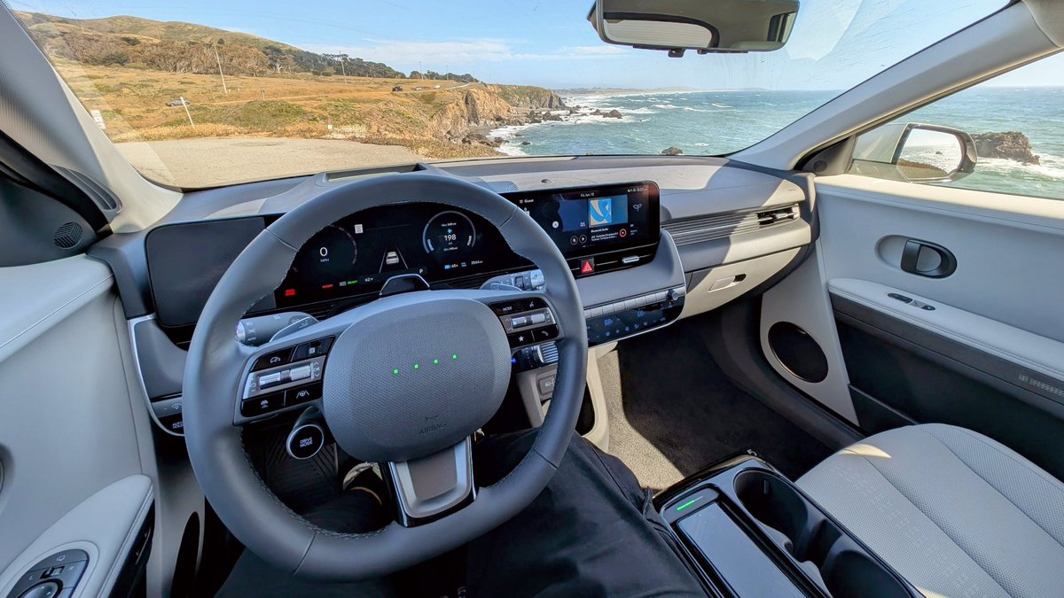 tnkgrl's tweet image. 1/2 The @Hyundai #Ioniq5 has always been a great EV, but for 2025, it's even better... It delivers small but meaningful hardware and software tweaks (like a #NACS charging port, better climate controls, a 3-spoke steering wheel) plus better range and efficiency.