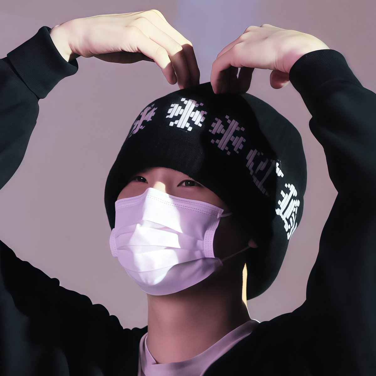 syubgiryeok7's tweet photo. 애옹 🐱🖤 https://t.co/C0b4zkpYFb