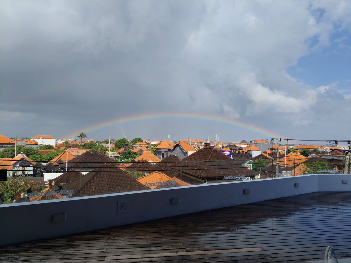The Sky is saying "Happy pride Month gays"
#zeudiners #zaila