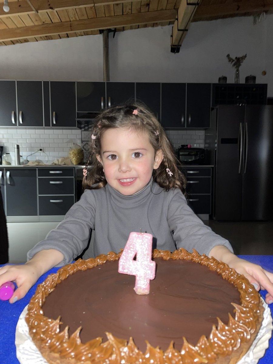 VaneeGonzalez9's tweet photo. Cumple el amor de mi vida. Ella no tiene idea de cuántas veces me salvó solo con existir. Te amo princesa 🥰🥹 https://t.co/3CmTGETYte