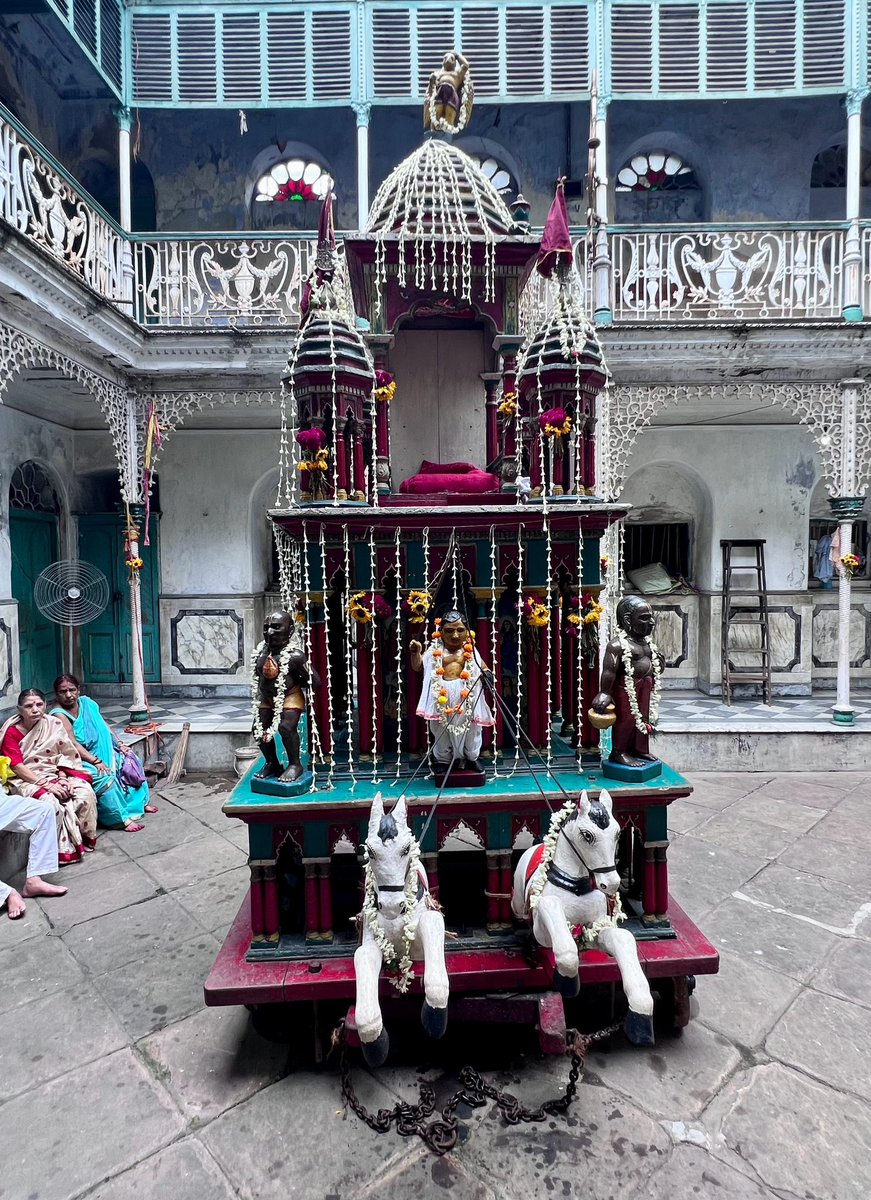 Rathayatra is celebrated in different bonedi houses and thakurbaris in Kolkata. Chunimani Dasi's Thakurbari will be celebrating its 125th festival this year. To know more please click at the link below kinjalbose.com/2025/06/26/rat…