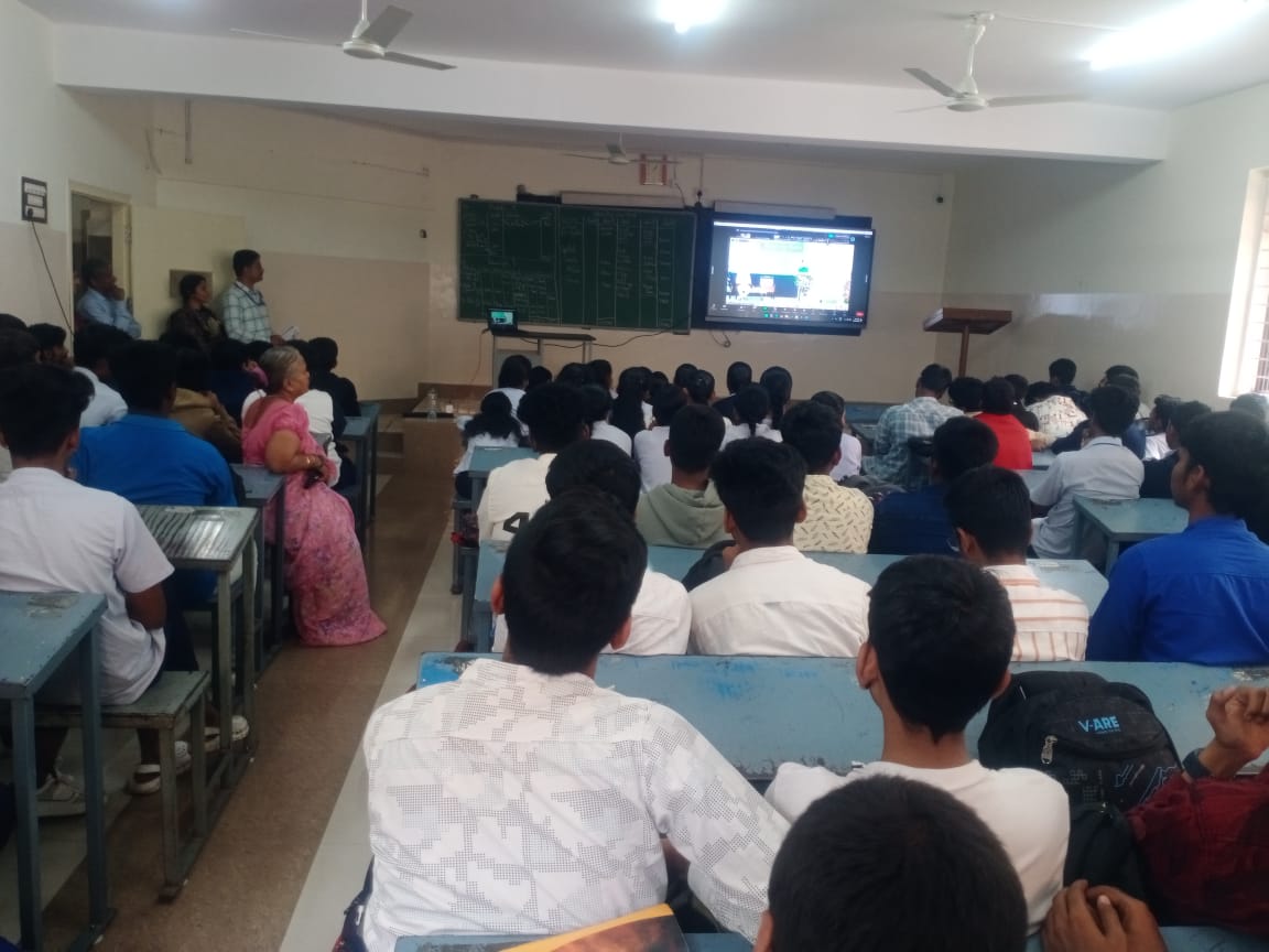 cenpscentral's tweet photo. CEN Police Station central conducted drug abuse awareness programs in various schools and colleges on International Drug Abuse Day.#InternationalDayAgainstDrugAbuse https://t.co/jF9RduD3K4