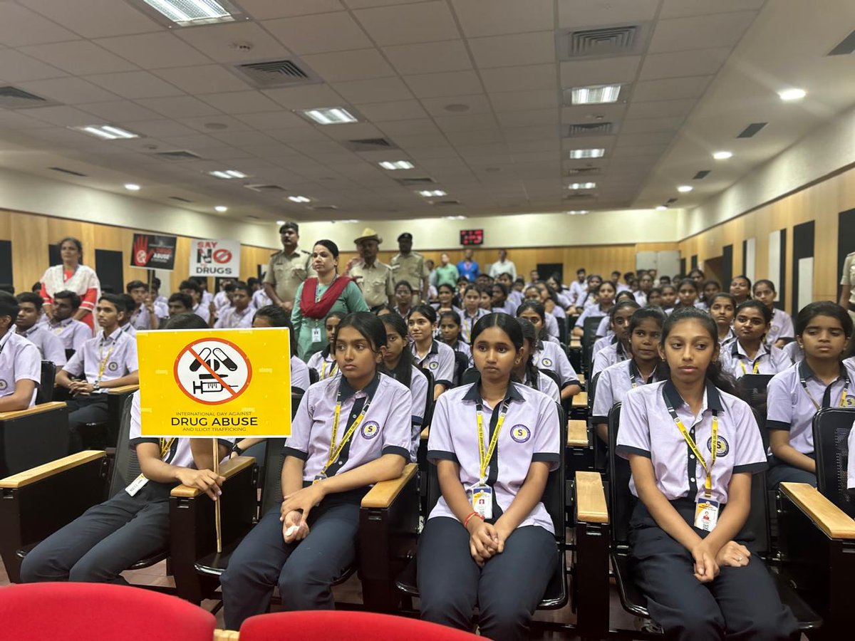 cenpscentral's tweet photo. CEN Police Station central conducted drug abuse awareness programs in various schools and colleges on International Drug Abuse Day.#InternationalDayAgainstDrugAbuse https://t.co/jF9RduD3K4
