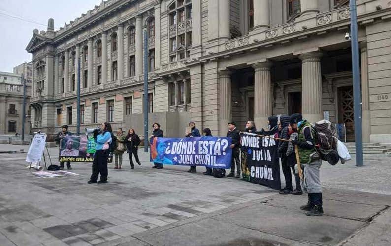 #RadioAyni|DECLARACIÓN PÚBLICA:ANTE DENEGACIÓN DE AMPARO A FAMILIA DE JULIA CHUÑIL 
El espacio Día a Día por #JuliaChuñil rechaza el fallo de la #CorteSuprema que denegó el amparo solicitado por la violencia de agentes del Estado chileno
✅ Más info:👇🏾⁣
⁣radioayni.cl/declaracion-pu…