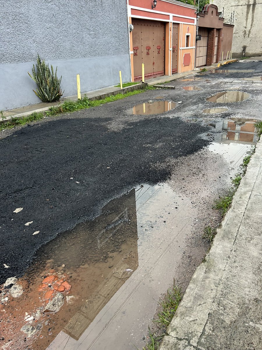 me87949910's tweet image. @AzcapotzalcoMx @NancyNunezmx no obtuvimos este apoyo ya que no dejaron realizar arreglos de los baches en #Pateros las personas que vienen en la entrada de la cerrada, esto se ha vuelto muy peligroso y no se ven los #resultados de la Jornada de #BienestarEnTucomunidad