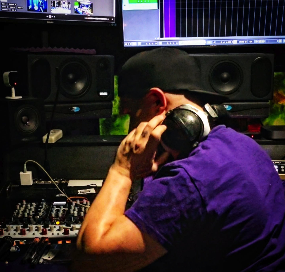 We were tagged in this photo by Deadly Mix Studios. At first we wondered why... Then we saw it! 😉

Learn more about DAD-MOM: digitalaudio.dk/mom

📸 @deadlymixstudios 👌 #digitalaudiodenmark #proaudio #dadaudio