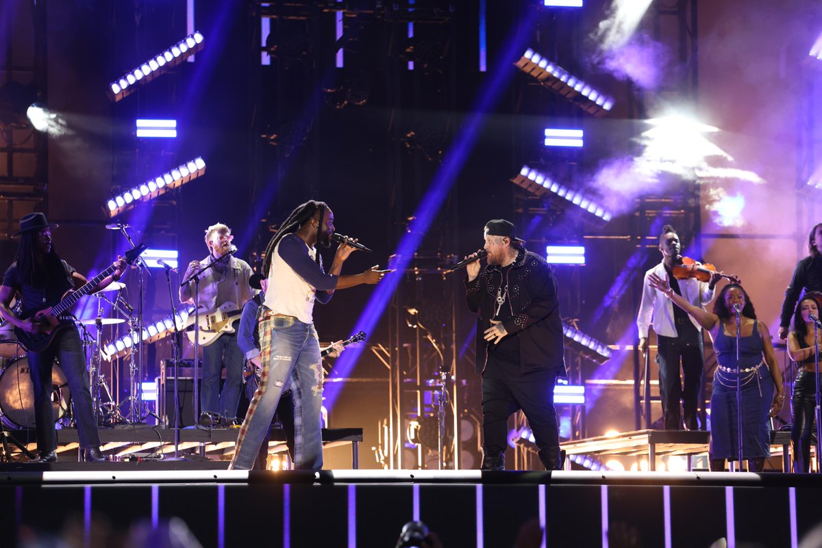 ABCNetwork's tweet photo. .@ShaboozeysJeans and @JellyRoll615 had the whole crowd on their feet, singing and dancing to every word! 🎶 

#CMAfest presented by @SoFi https://t.co/1tgrwHaBQG