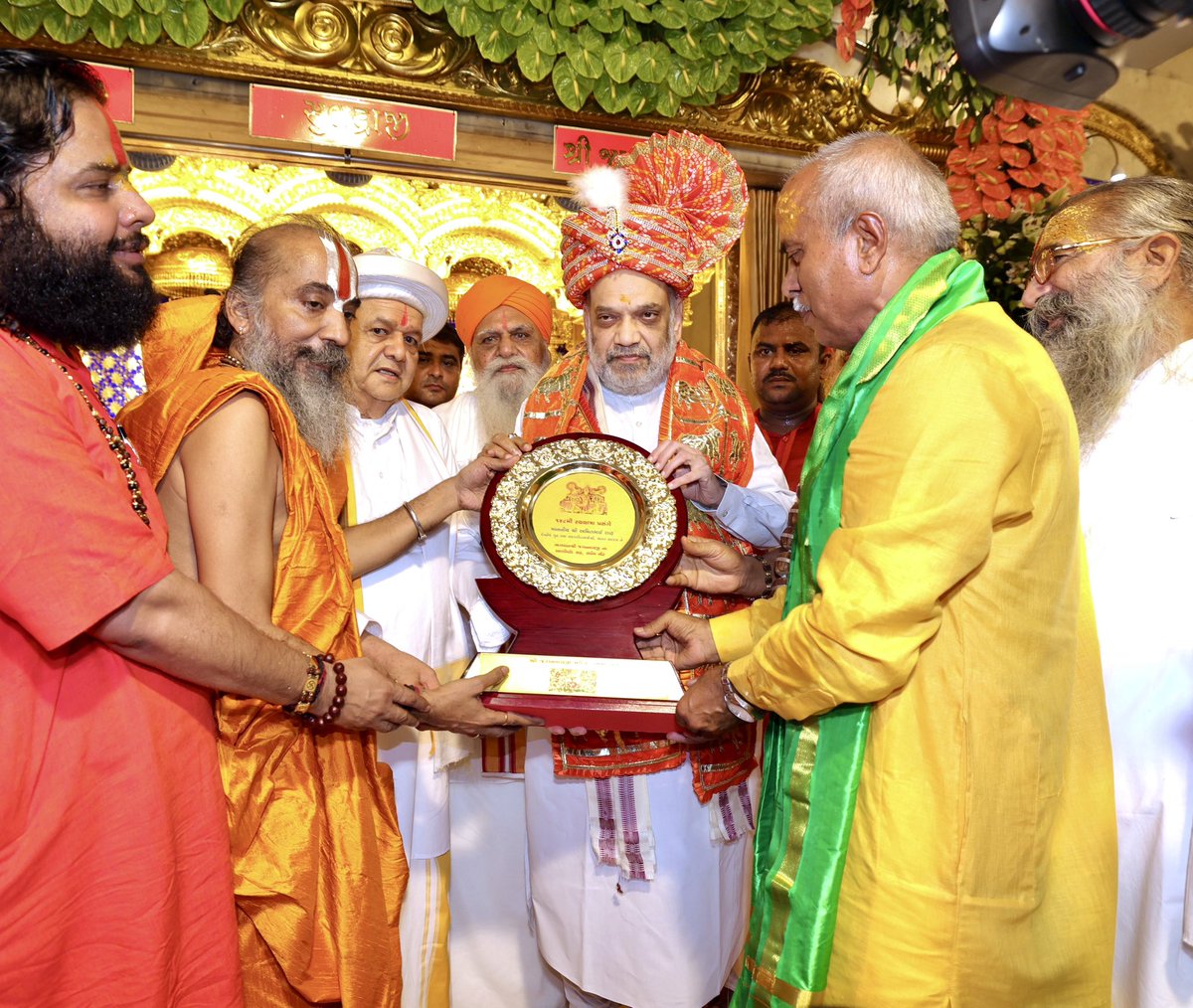 रथयात्रा के पावन अवसर पर श्री जगन्नाथ मंदिर, अहमदाबाद की मंगला आरती में शामिल होना अपने आप में दिव्य और अलौकिक अनुभव होता है। आज महाप्रभु की मंगला आरती में शामिल होकर दर्शन-पूजन किया। महाप्रभु सभी पर अपना आशीर्वाद बनाए रखें।