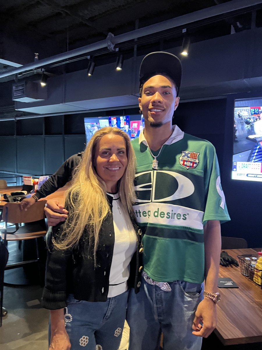 LissaTripp1818's tweet photo. Draft party extraordinaire ๐ค๐ #LetsGoHunter #GoWakeForest #GoZags @HunterSallis_ https://t.co/k9iyPp6nLg
