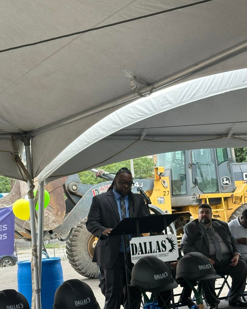 I had a great time attending the ground breaking for the new downtown schools that will include CityLab, IDEA, and a Montessori school! I commend DISD for its thoughtful efforts in establishing new schools in Downtown Dallas! +