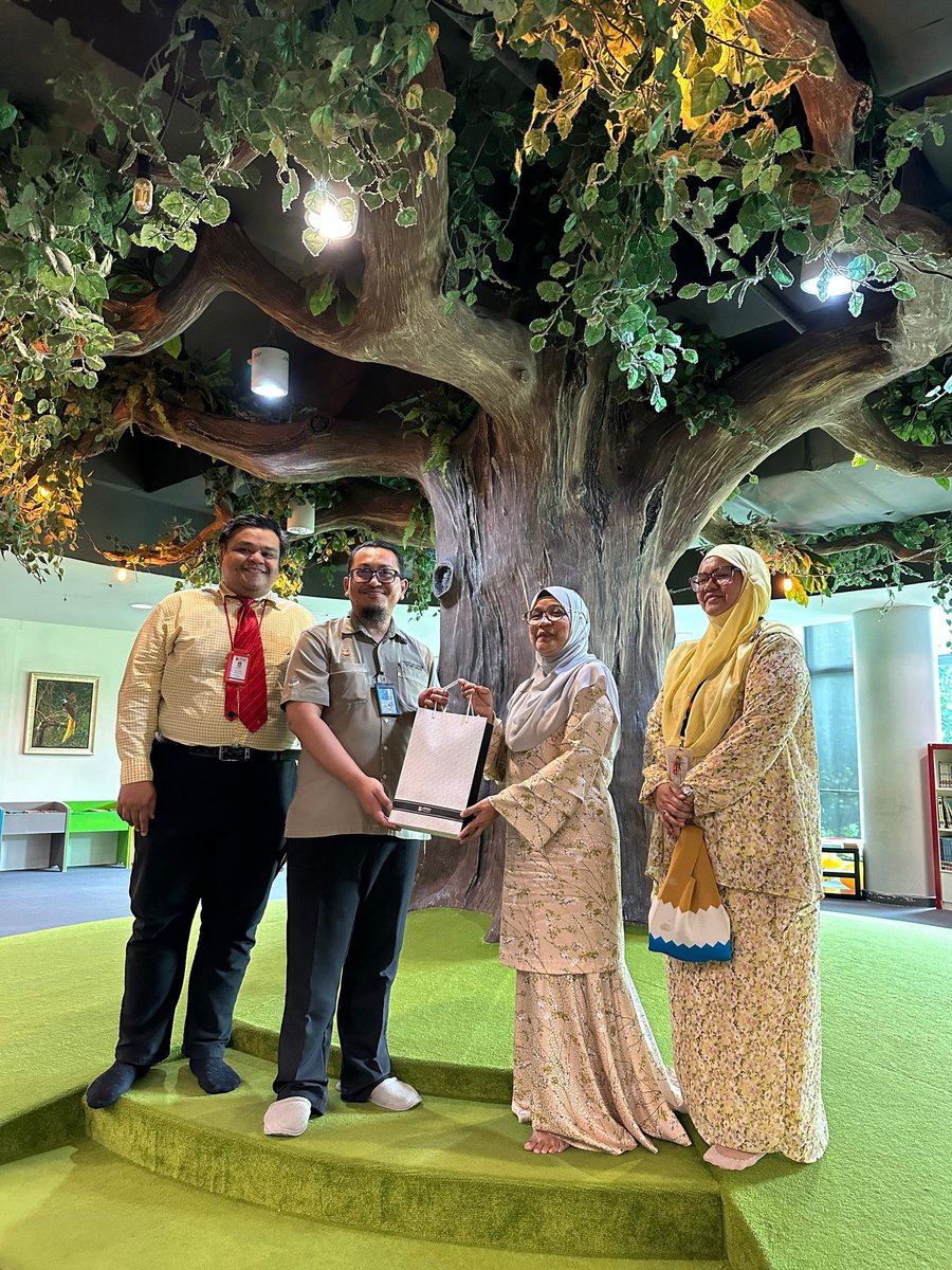 MSU_Registrar's tweet image. "Gaining insights and inspiration during our industry visit to Pustaka Raja Tun Uda, Shah Alam. A valuable experience exploring the intersection of knowledge, technology, and community engagement. #IndustryVisit #PustakaRajaTunUda #ShahAlam #LifelongLearning