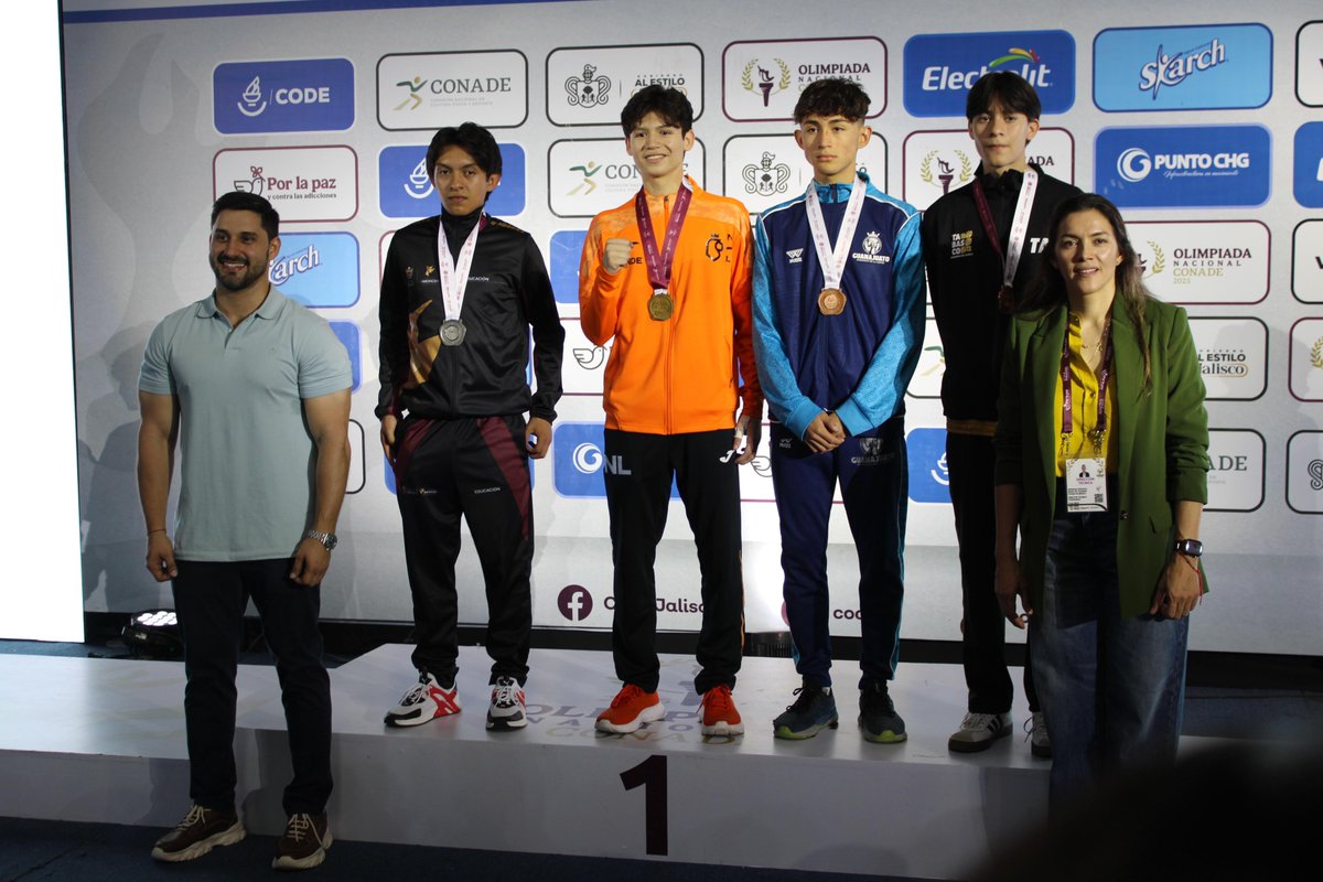 🥉🥋 #OrgulloTabasqueño En el penúltimo día de competencias del taekwondo de la Olimpiada Nacional 2025, la delegación tabasqueña volvió a subir a pódium sumando dos medallas de bronce, agenciadas por Adrián Giovanni Lara Aburto y Viannet Ivone de la Cruz García.