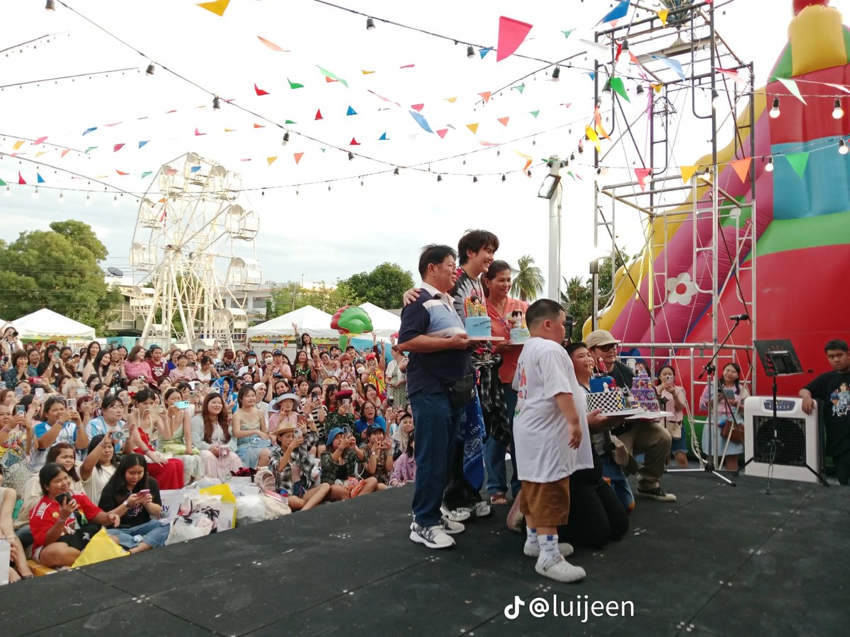 Blue_Buasri04's tweet photo. TikTok: ลุยจีน luijeen

พี่ล่ามงานวันเกิดน่ารักมากๆเลยคับ 
ไปกดใจไปเม้นกัน💙

@JakeB4rever #BuildJakapan 
#Beyourluve https://t.co/BelH2xVXkm