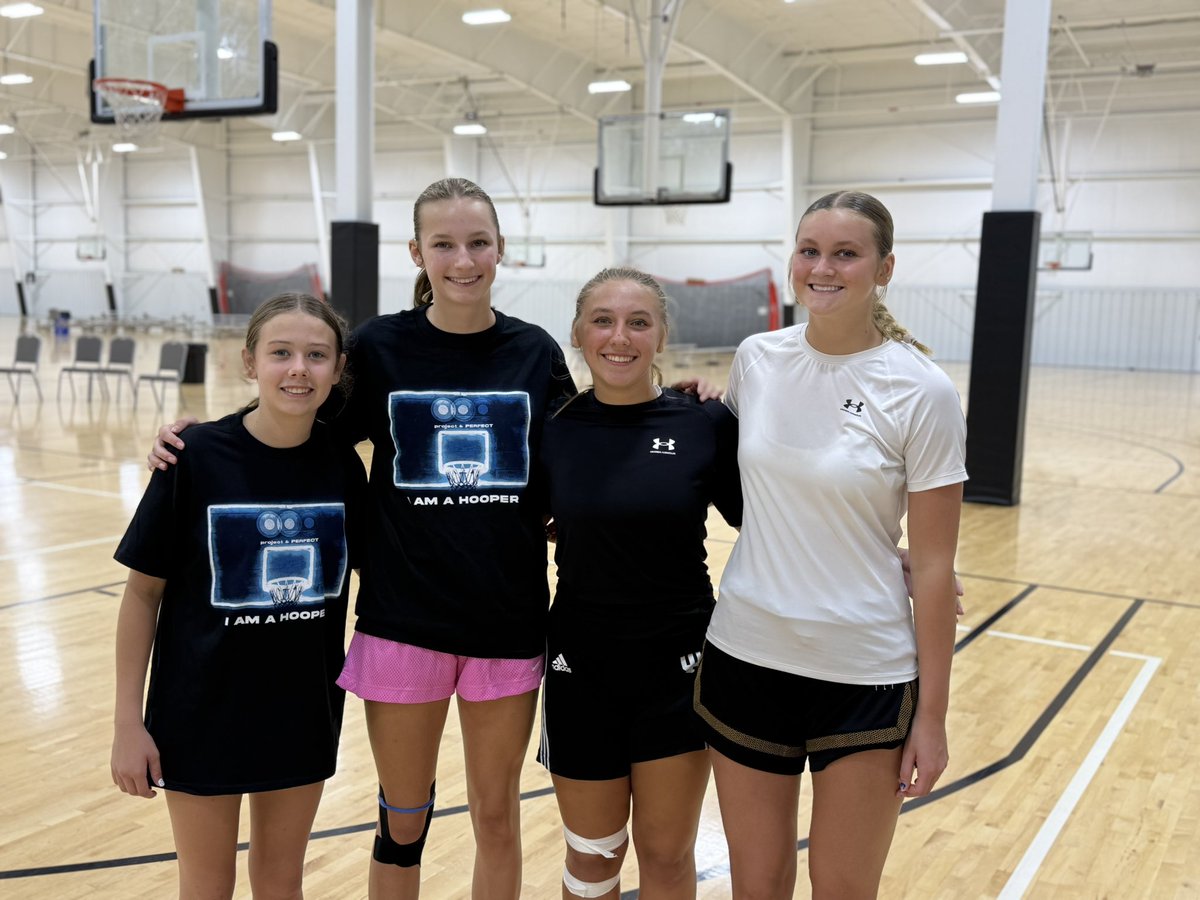 addisonblum2029's tweet image. Fun week of ball with a bunch of friends, new and old. @kristenw_2029 @angelynalmonte0 @JMPate2010 @AnnalinSullivan @riley_suarez52 @EllaDavid2029 @AlexaCrosby29