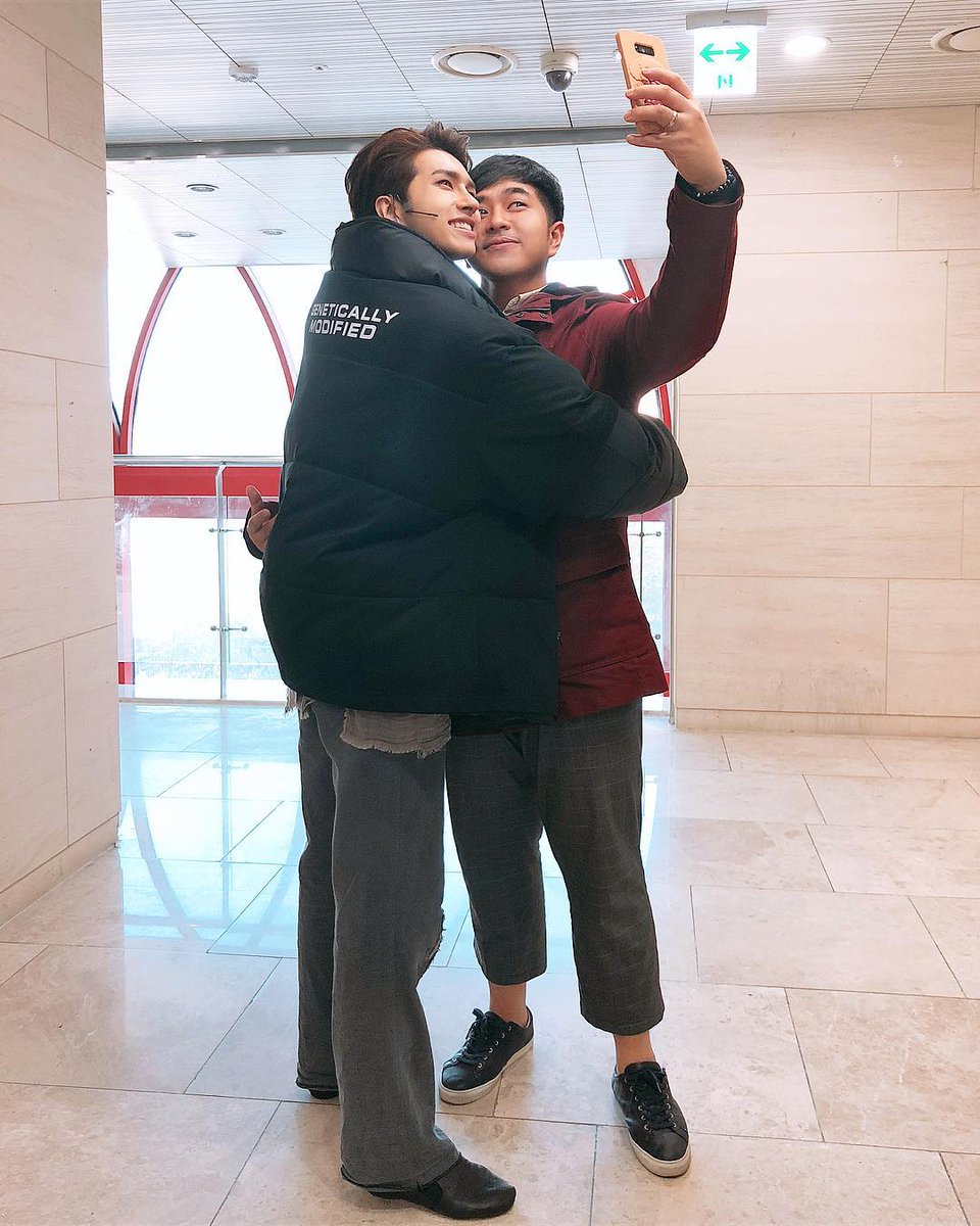chacha__at's tweet photo. [빅스붐이 와서 그냥 써보는 글]
1호기랑 연애한 지 2-3일쯤이었나?
결의에 찬 목소리로 전화하더니
"놀라지 말고 들어... 사실 내 동생 아이돌이야" 라고 하더라고요.

아래에 이어서... https://t.co/4j9zyvNVHJ
