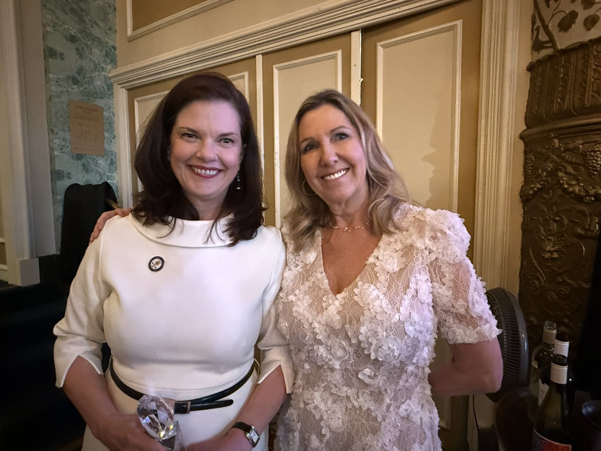 cookcountysao's tweet image. Tonight, Cook County State’s Attorney @saeileenburke received the Myra Bradwell Woman of Achievement Award, the highest honor bestowed by the Women’s Bar Association of Illinois, in recognition of her exceptional accomplishments and dedication to the law. What a great evening!