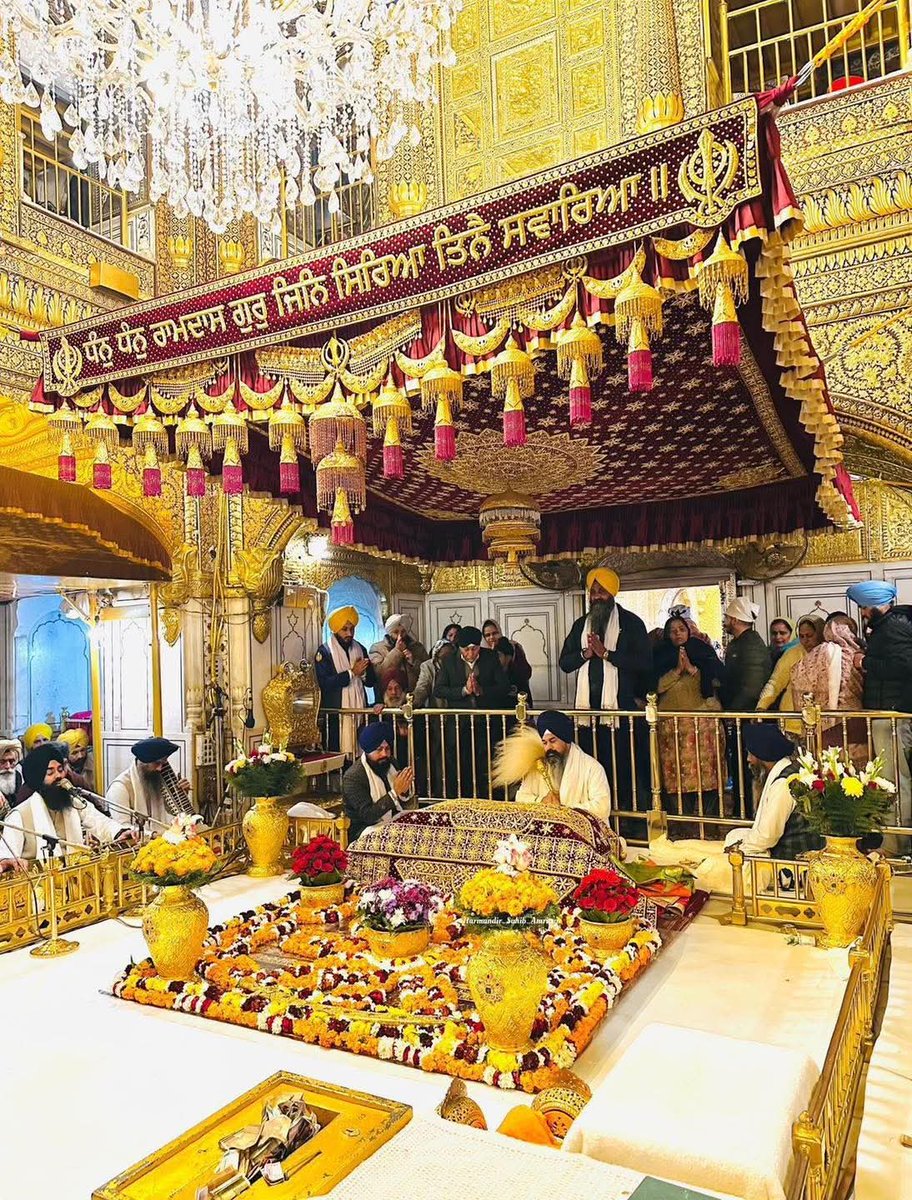ਗੁਨ ਗੋਬਿੰਦ ਗਾਇਓ ਨਹੀ ਜਨਮੁ ਅਕਾਰਥ ਕੀਨੁ।।
ਕਹੁ ਨਾਨਕ ਹਰਿ ਭਜੁ ਮਨਾ ਜਿਹ ਬਿਧਿ ਜਲ ਕਉ ਮੀਨ।। 
ਬਿਖਿਅਨ ਸਿਉ ਕਾਹੇ ਰਚਿਓ ਨਿਮਖ ਨ ਹੋਹਿ ਉਦਾਸੁ ।।
ਕਹੁ ਨਾਨਕ ਭਜੁ ਹਰਿ ਮਨਾ ਪਰੈ ਨ ਜਮ ਕੀ ਫਾਸ ।।🙏
#ਵਾਹਿਗੁਰੂ_ਜੀ