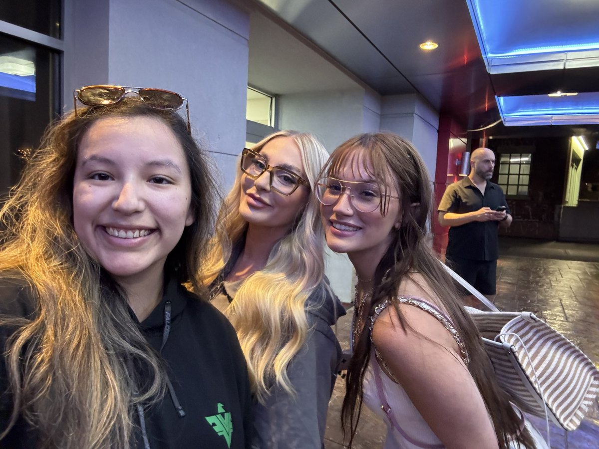 so lovely meeting you guys🖤🖤 <a href="/Maven/">Clint "Maven" Evans</a> <a href="/JeremyStuD/">Jeremy “StuDyy” Astacio</a> <a href="/cxtbbg/">Rosalie♡</a> <a href="/Praagy08/">Lottie Van-Praag</a> <a href="/JoeDeLuca/">MerK</a>