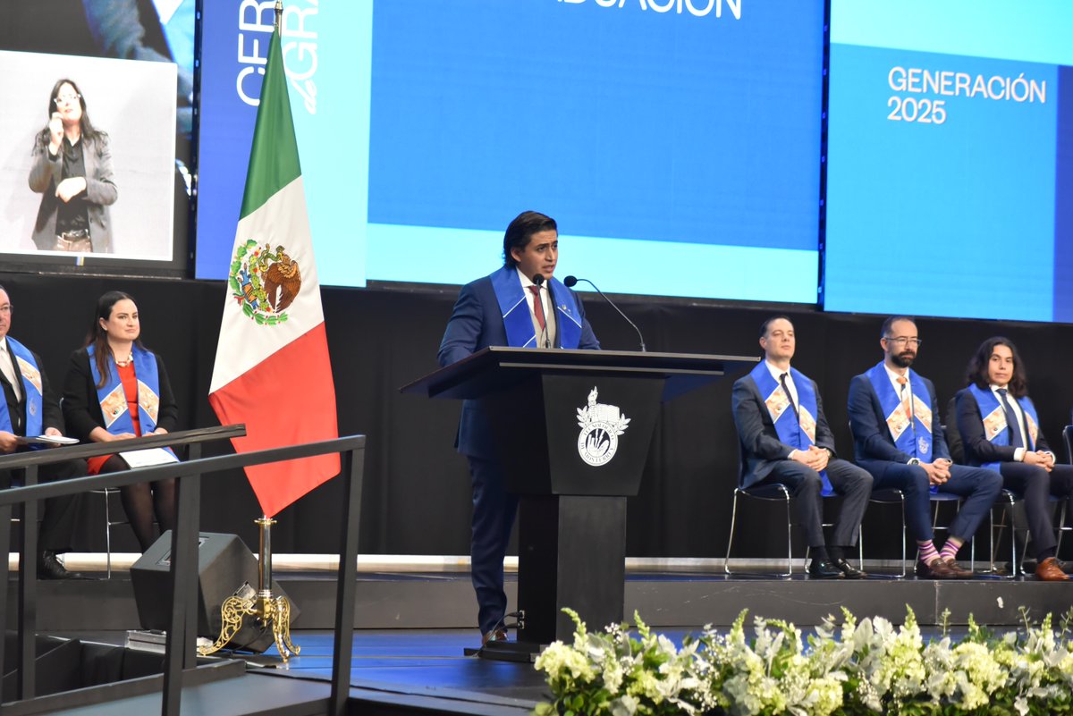 “Lo valiente no siempre es épico. A veces, lo valiente… simplemente permanece.”
Daniel O. Tirado, egresado del MBA y orador alumno de la #GraduaciónEGADE en Santa Fe, nos recordó que el liderazgo se forja en la constancia y resiliencia 🎓
 #GraduaciónTec <a href="/EXATEC/">EXATEC</a> <a href="/TecdeMonterrey/">Tecnológico de Monterrey</a>