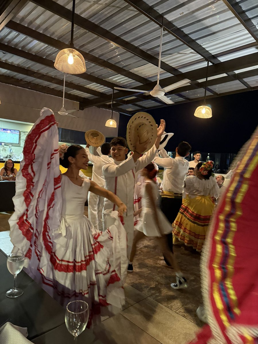 CgbBja's tweet photo. Excelente muestra folclórica de UNIPAZ en el marco del evento de bienvenida al Comite Astillero a Barrancabermeja, entidad que le apuesta a la ciudad, a su desarrollo, a su diversificación @ccbarrancabja @oscaropa @eduardoe_diaz @UNIPAZnoticias https://t.co/ycAusQyDMp