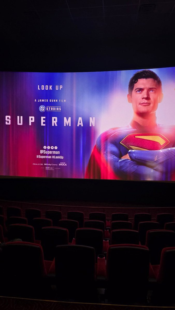 Jinsakuu's tweet photo. Flight Reaction GIF ….. #Superman  #Lookup https://t.co/ERpWL0f7fC