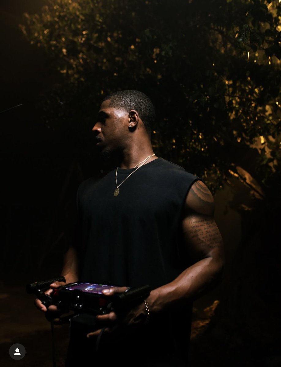 O visualizer foi dirigido pela talentosíssima Cassidy Meyers, responsável pela capa do S.O.S. Deluxe da SZA. Ela já trabalhou com artistas incríveis como Megan Thee Stallion e também com Khamari em Head in a Jar.