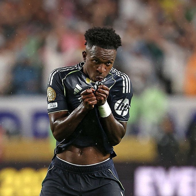 سجل هدفا وأضاع آخر وصنع الثاني للكابتن.

#ريال_مدريد 
#RealMadrid