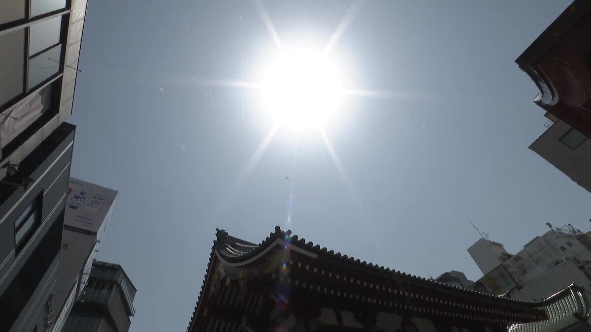 livedoornews's tweet image. 【速報】西日本各地で&quot;史上最短&quot;梅雨明け
news.livedoor.com/article/detail…

気象庁は九州南部、九州北部、中国、四国、近畿が梅雨明けしたとみられると発表。九州北部と中国、四国、近畿が6月に梅雨明けするのは観測史上初。梅雨の期間も九州北部と四国は19日間、中国地方は18日間と史上最短だった。