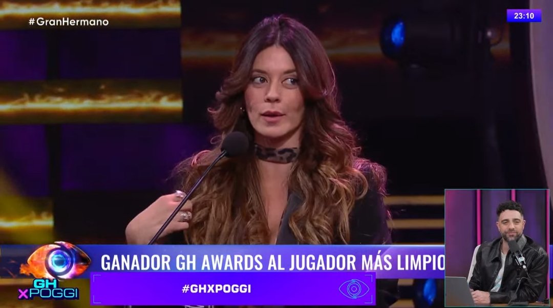 richardortizv's tweet photo. "Cualquiera el premio" tira ella JAJAJAAJAJAJAJAJAJAJAJ LA AAMO
#GranHermano https://t.co/6oQDjD9Aqo