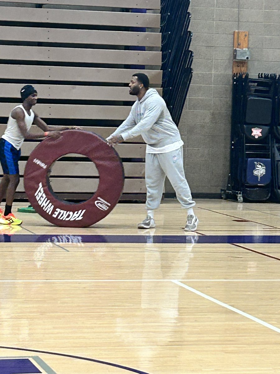 Big Thanks to <a href="/MiamiDolphins/">Miami Dolphins</a> <a href="/Willgotthesack/">William Bradley-King</a> for coming and speaking to the Vikings this week and giving some tips of the trade. “How you do anything, Is how you do everything”