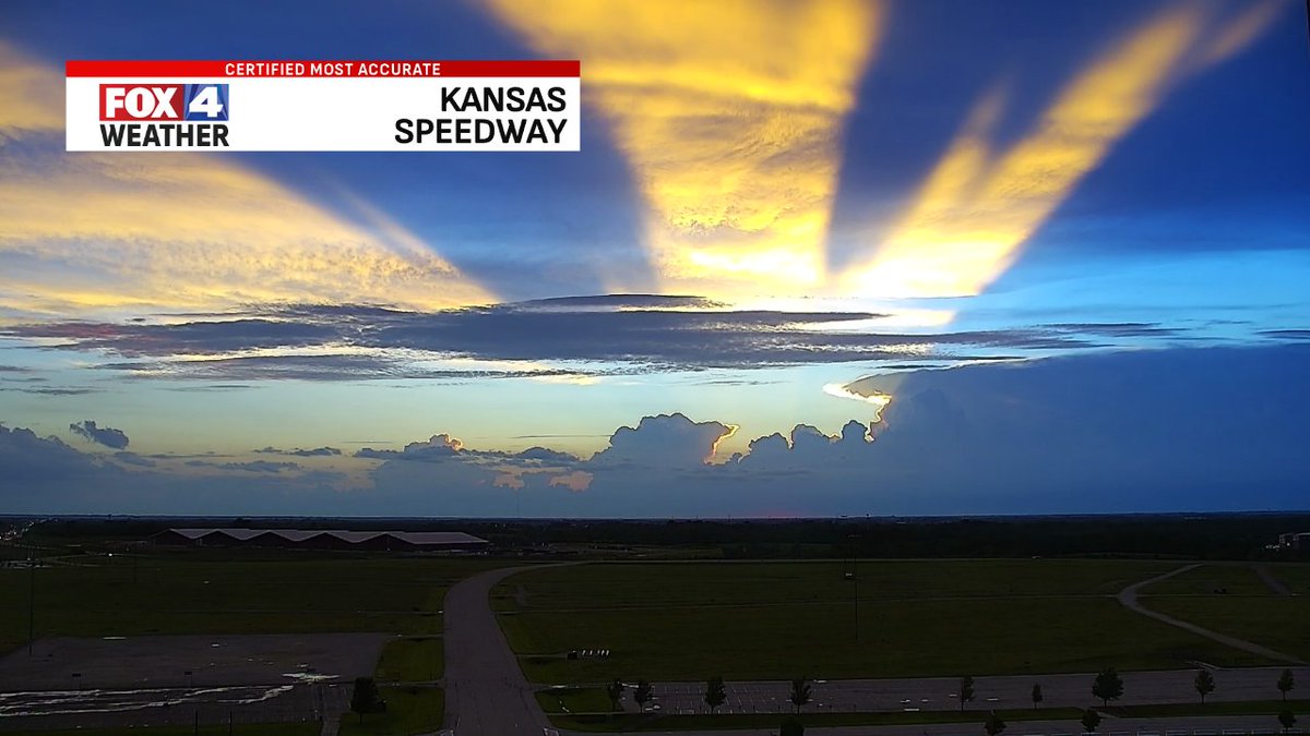 fox4wx's tweet image. Oh my! #sunsetalert verified! JL