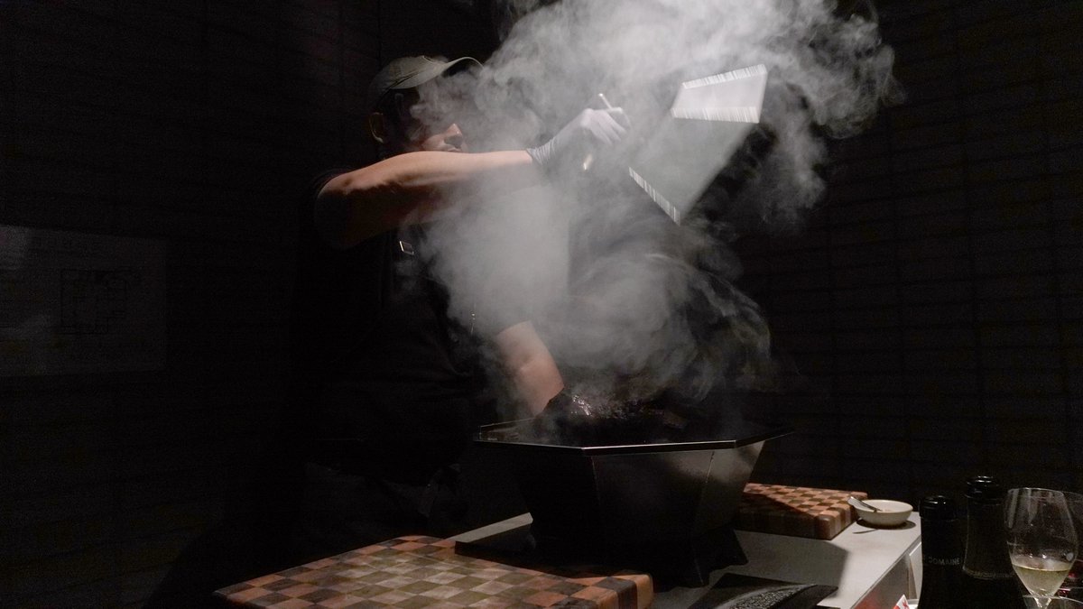 brsurvey's tweet image. [레드리본 위크 현장스케치] 07. 이목스모크다이닝
코카-콜라와 함께 즐거운 미식 경험을 할 수 있는 특별한 미식 행사인 레드리본 위크가 6월 26일 목요일 점심과 저녁, &amp;lt;이목스모크다이닝&amp;gt;에서 열렸습니다. 행사 현장을 블루리본이 전달 드립니다.
bluer.co.kr/magazine/538