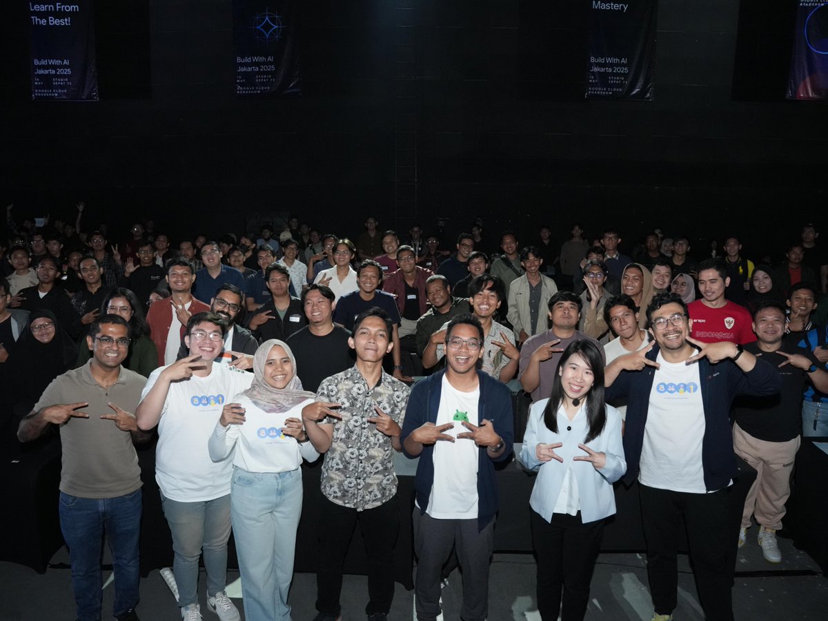 googledevs's tweet image. Incredible energy from #BuildWithAI Jakarta! 🎉 So many devs connecting and creating. 

Inspired? Find a #BuildWithAI event near you to meet fellow developers and explore the latest in AI → goo.gle/445NHcV