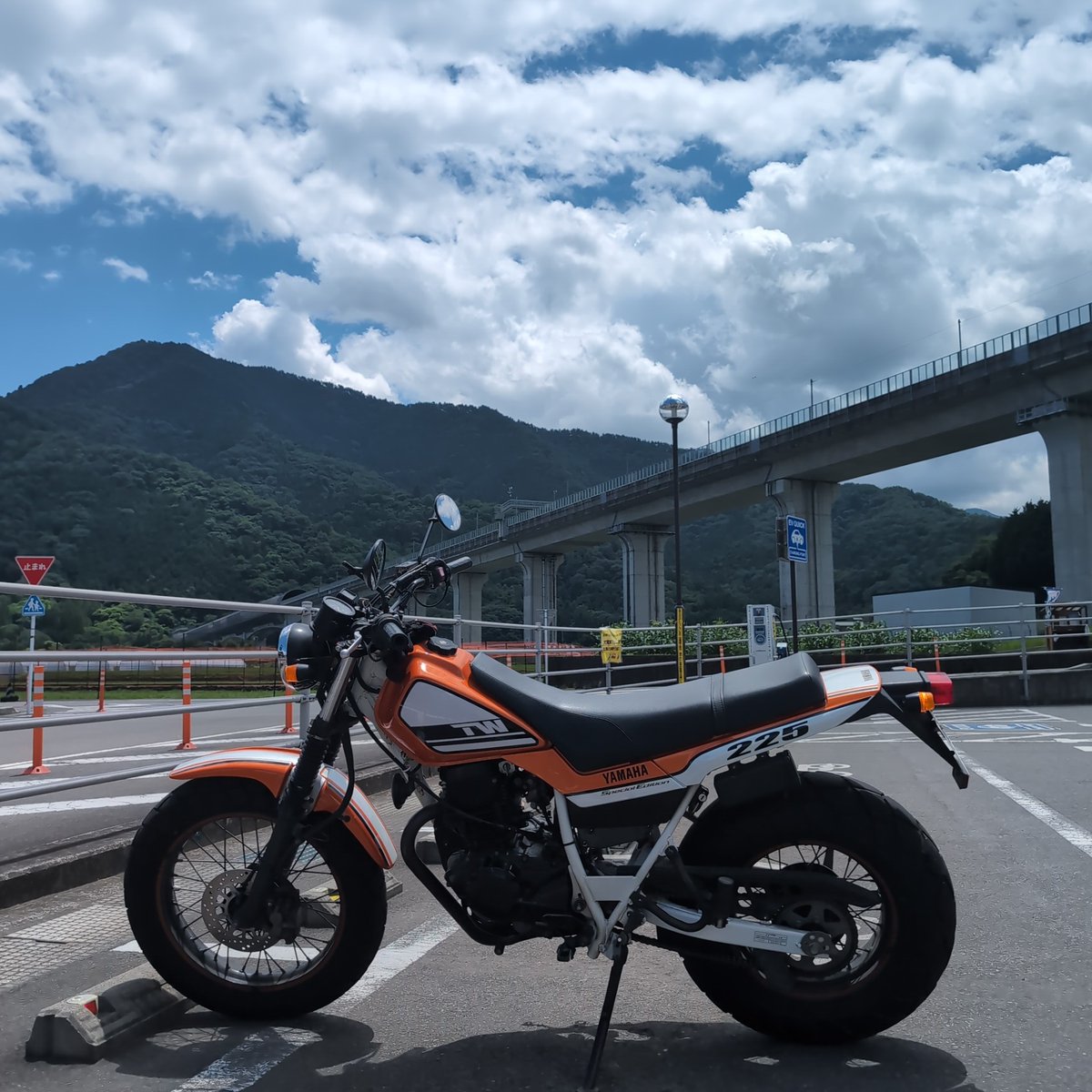tks_ymmt's tweet photo. 道の駅つる。リニア通らないかな？！ https://t.co/2wnBkrqGhe
