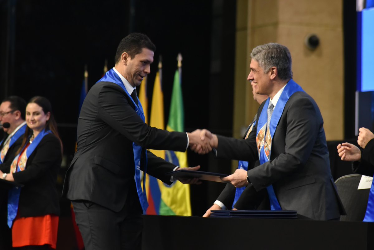 🎓 Momento de orgullo y emoción en la #GraduaciónEGADE: se lleva a cabo la entrega de grados a la Generación Junio 2025 en EGADE Santa Fe. Cada nombre representa una historia de esfuerzo, liderazgo y transformación.
¡Muchas felicidades!
#OrgulloEGADE #EXATEC #GraduaciónTec