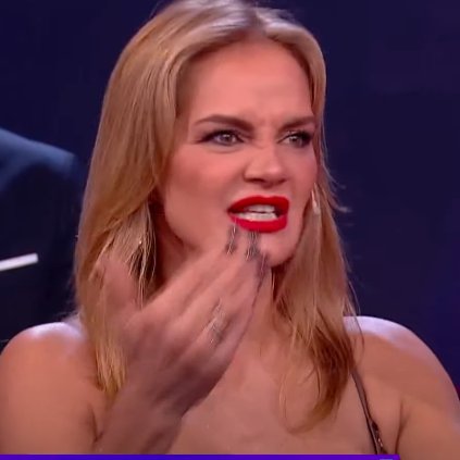 esta NEFASTA trató de tr0la/pvta a luz, se burlaba de como hablaba, metía hasta su padre, levantaba FAKES, la trató de mentirosa con algo delicado y ahora se hace la puritana xq la tiene en frente JJAKJSJS VIEJA GAGÁ NO TE DÁ CONTRA UNA PIBA DE 21 AÑOS

#GranHermano