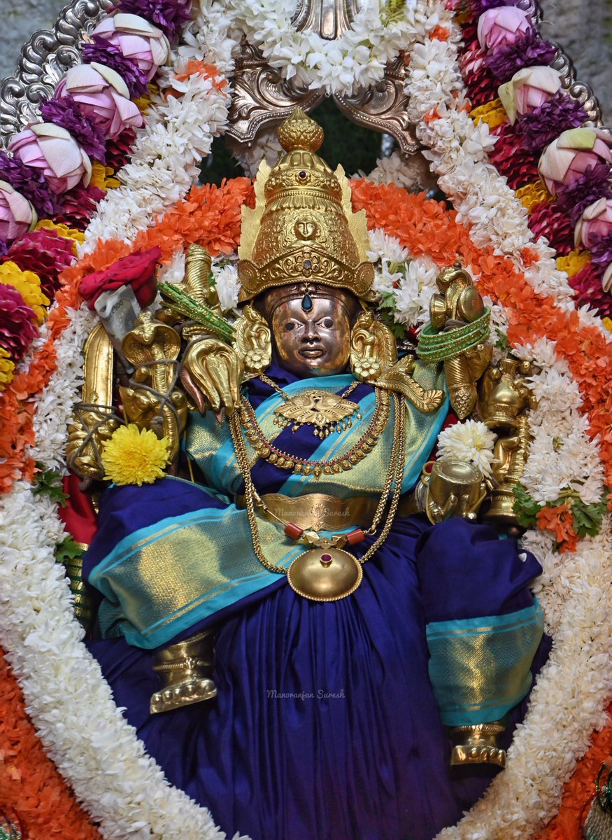 MysuruMemes's tweet image. ಮೊದಲ ಆಷಾಡ ಶುಕ್ರವಾರ ತಾಯಿ ಚಾಮುಂಡೇಶ್ವರಿಗೆ ಲಕ್ಷ್ಮೀ ಅಲಂಕಾರ 🙏🏼
PC : @Manoranjnsuresh