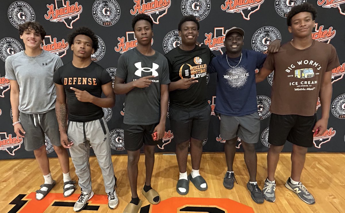 GonzalesHoops's tweet image. Great first basketball camp in Gonzales this week! These kids worked hard and competed well, and it was great to see our high school guys giving back their time by helping out all week. The future is bright!