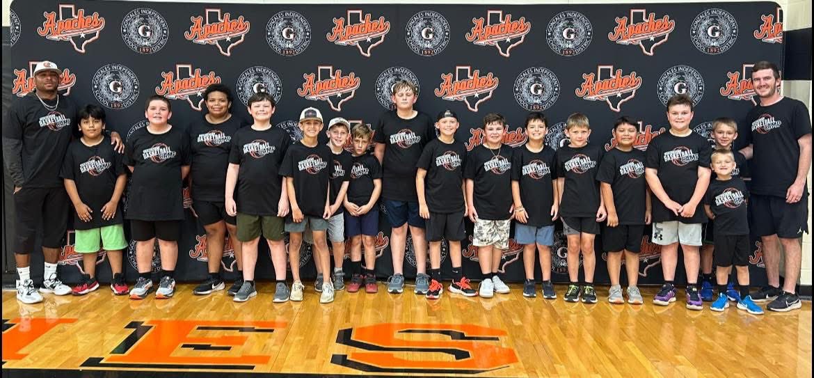 GonzalesHoops's tweet image. Great first basketball camp in Gonzales this week! These kids worked hard and competed well, and it was great to see our high school guys giving back their time by helping out all week. The future is bright!