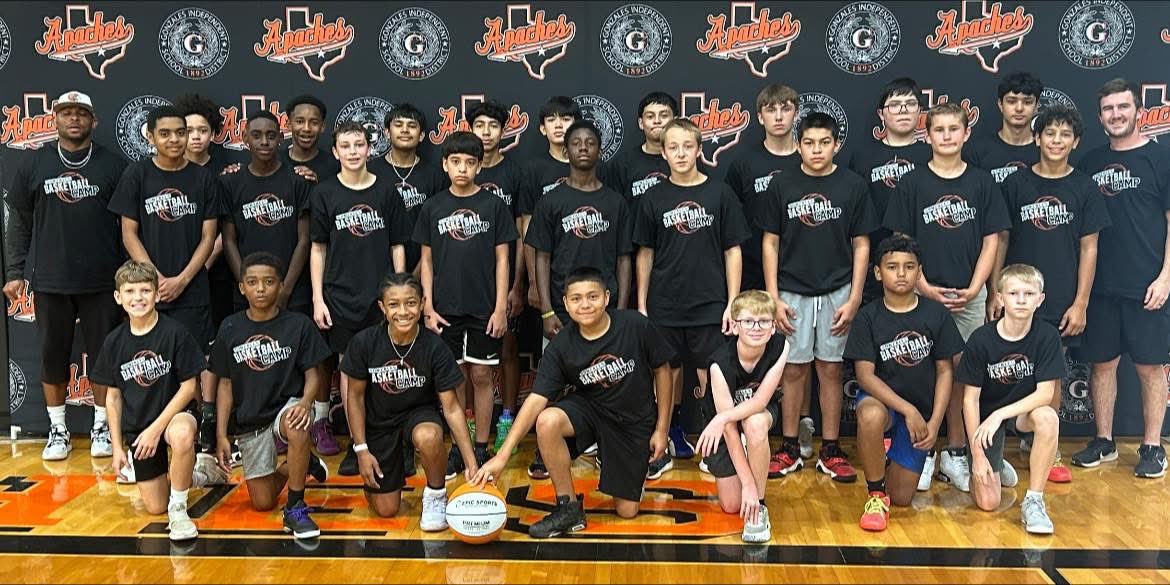 GonzalesHoops's tweet image. Great first basketball camp in Gonzales this week! These kids worked hard and competed well, and it was great to see our high school guys giving back their time by helping out all week. The future is bright!