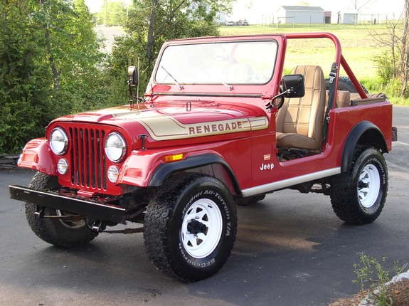 Estos Jeep siempre me parecieron bonitos. Jeep Renegade (en México se vendía como 'Renegado', en español), años 1980s. Por acá todavía usaba el venerable pero muy confiable motor de 6 cilindros en línea que VAM usaba en todos sus modelos.