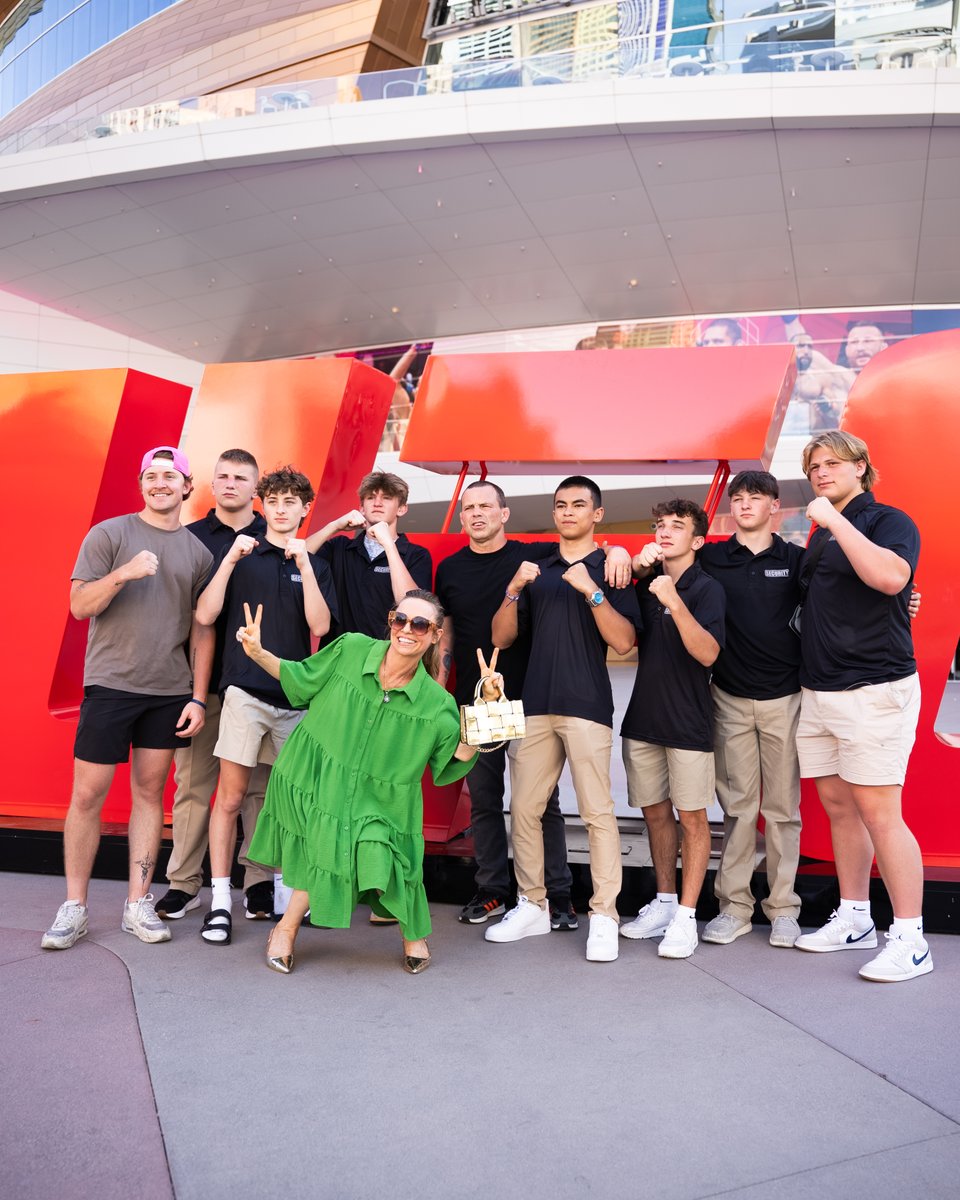 UFCFightPass's tweet photo. "Lil'Evil" showed up in style 😎

Jens Pulver brought the whole squad out to the HOF red carpet! https://t.co/zMkIgcS7rh