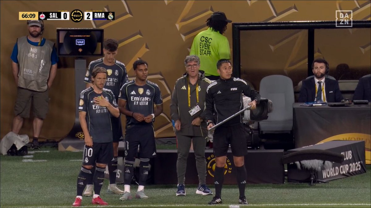 TouchlineX's tweet photo. 📸 - MODRIC, RODRYGO AND JACOBO ON! GULER, VINICIUS AND RUDIGER OFF! https://t.co/YftnzkbHMu
