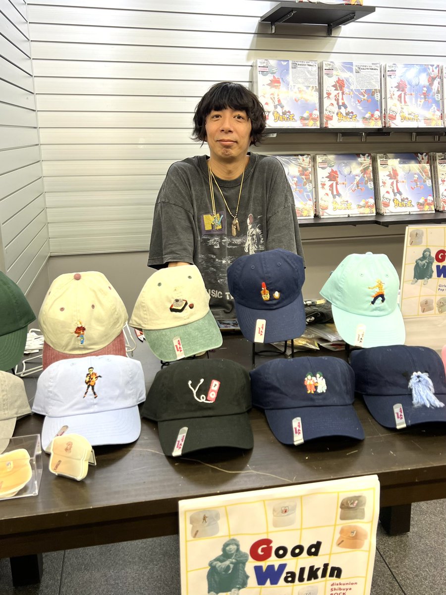 DGirlside's tweet image. 本日最終日です！🧢🔥
グッドウォーキン上田さんの在店は、12:00〜19:00まで(POP  UPも19:00まで)となります🥳✨
在庫のお問い合わせ、通販ご希望の方は直接 @dp4_diskunion までお問い合わせください🙇‍♀️
ぜひお待ちしております！🕊️

girlside.shop/news/6852509aa…