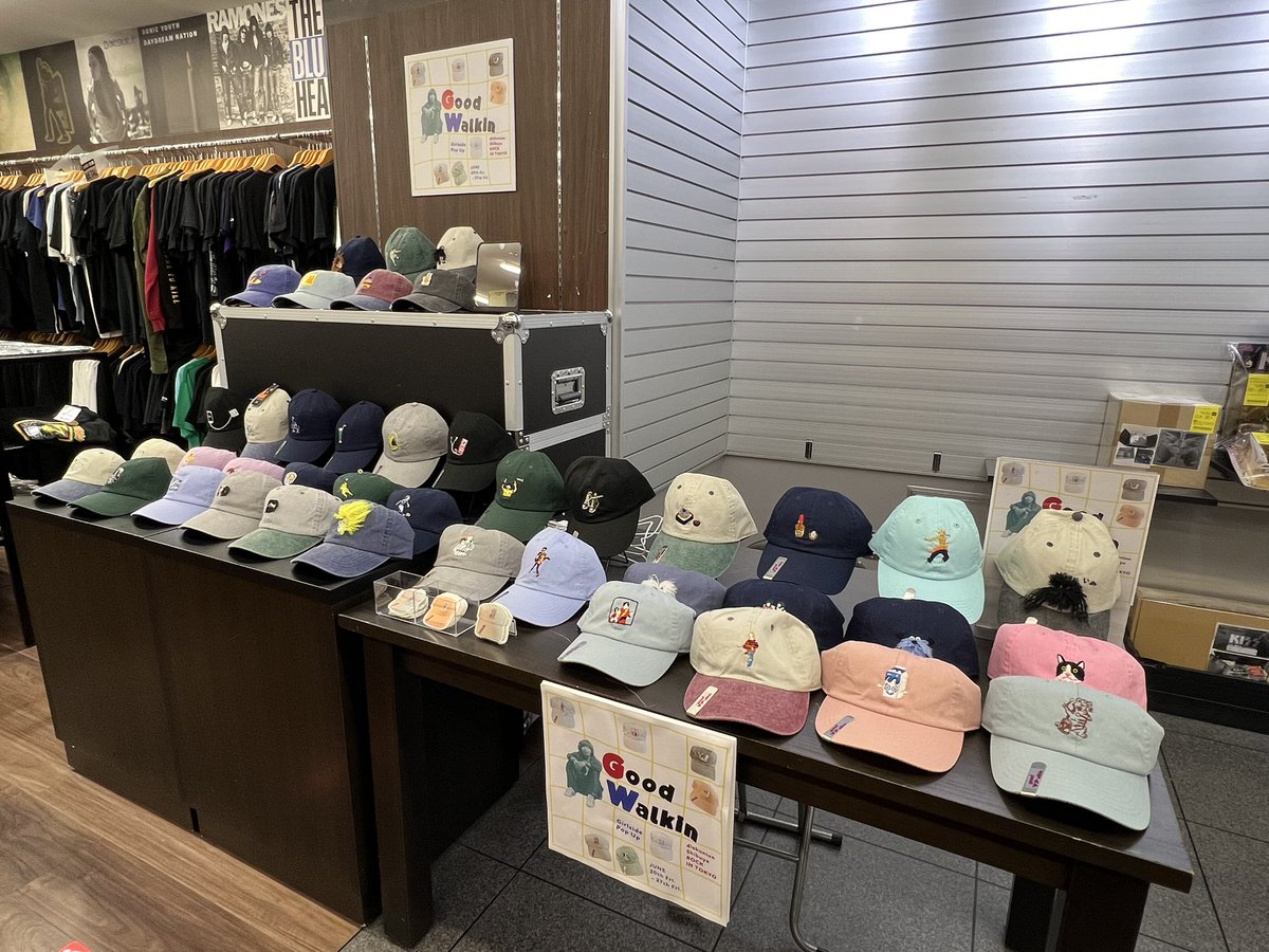 DGirlside's tweet image. 本日最終日です！🧢🔥
グッドウォーキン上田さんの在店は、12:00〜19:00まで(POP  UPも19:00まで)となります🥳✨
在庫のお問い合わせ、通販ご希望の方は直接 @dp4_diskunion までお問い合わせください🙇‍♀️
ぜひお待ちしております！🕊️

girlside.shop/news/6852509aa…