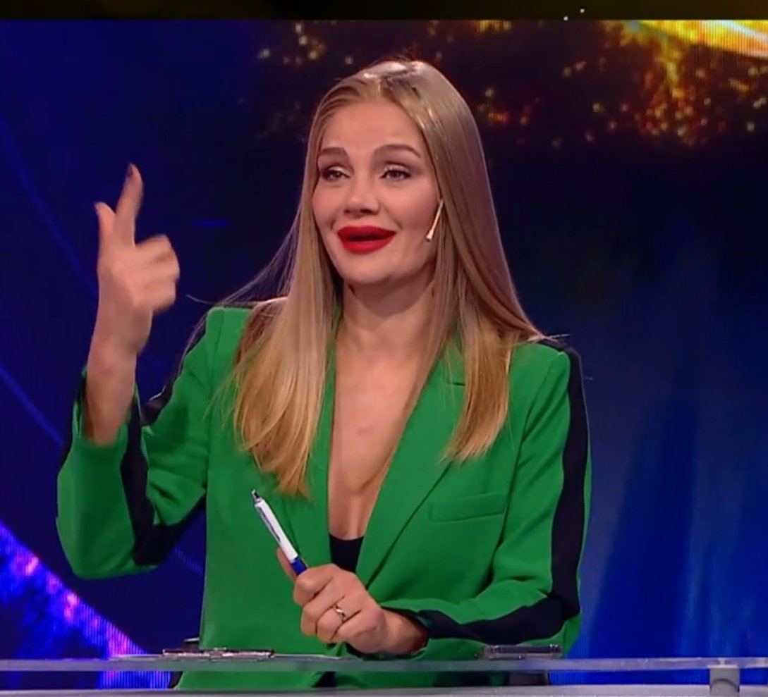 ElLauchaOkey's tweet photo. Del Moro le regaló un premio a su amiga por "asistencia perfecta" ajajjajajaja CERREMOS TODO #GranHermano https://t.co/3se8dPP7ym