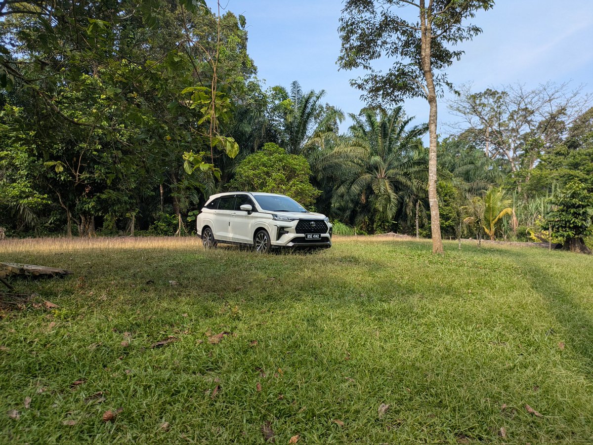 pullah_08's tweet photo. kalau nak diterima sbg ahli keluarga, maka kena lulus ujian masuk kebun. alhamdulillah sampai (dry track). https://t.co/Z2GFQsXAuK